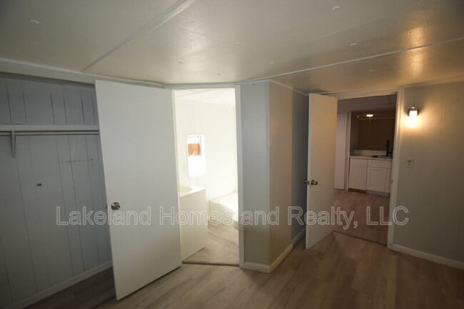 Building Photo - 4053 Bay Ave SE