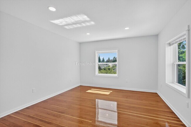 Building Photo - 4938 SE Foster Rd