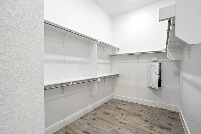 Building Photo - 220 Corazon