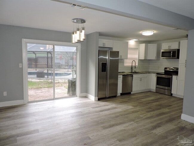 Building Photo - 603 N Crow Rd