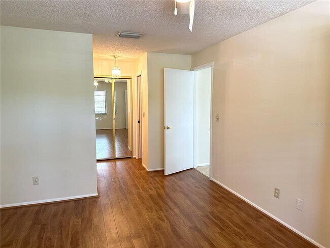 Building Photo - 7050 Fairway Bend Ln