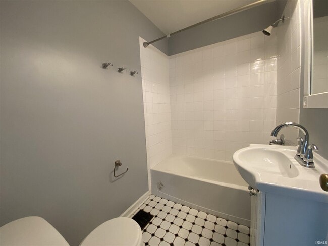 Building Photo - 612 S Henderson St