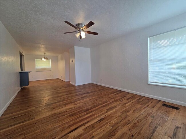 Building Photo - 1005 SW 53rd St