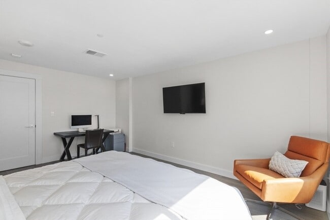 Building Photo - 199 Coolidge Ave