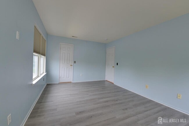 Building Photo - 144 Keswick Dr