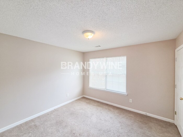 Building Photo - 6202 Hickory Ln Cir