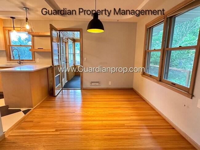 Building Photo - South Minneapolis Single Family Home, Fenc...