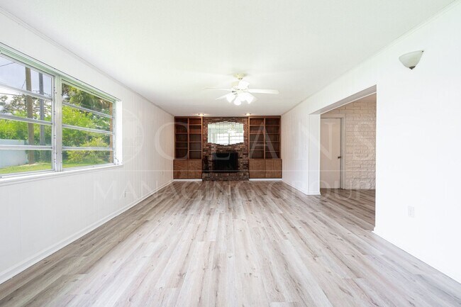 Building Photo - Beachside Ormond Beach Home