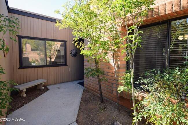 Building Photo - 4581 Cam Campero