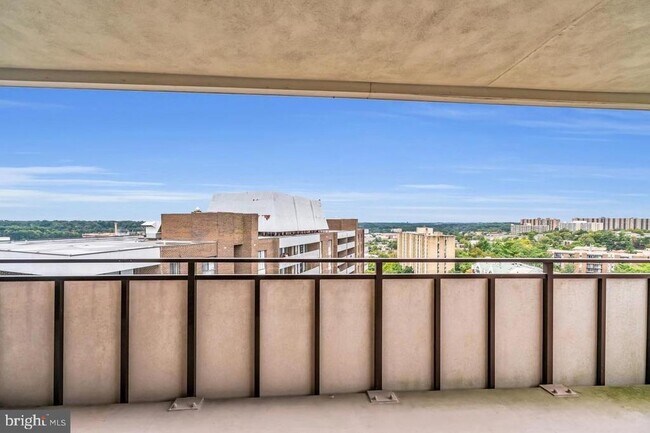 Building Photo - 250 S Reynolds St