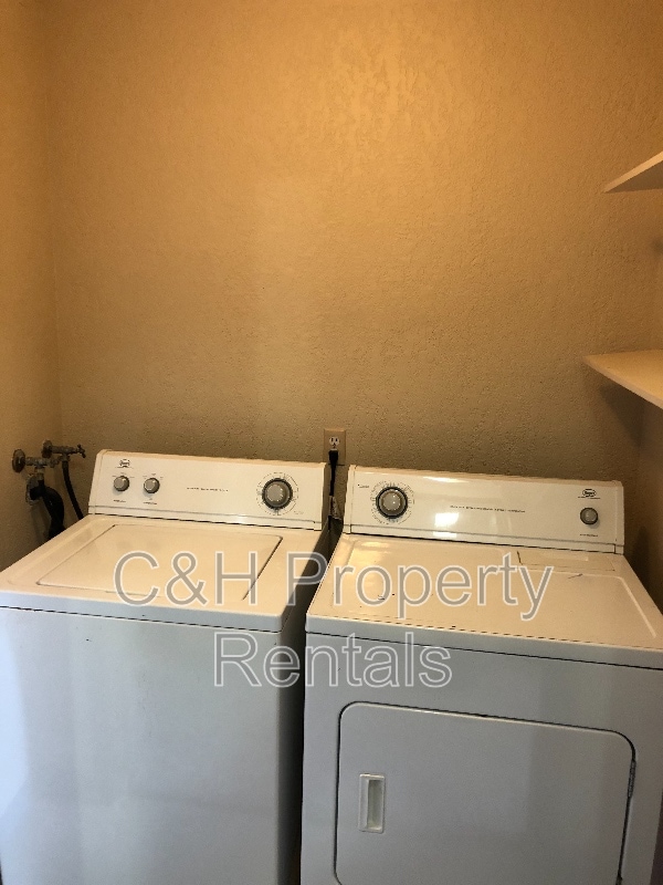 Building Photo - 622 Oakmont Rd