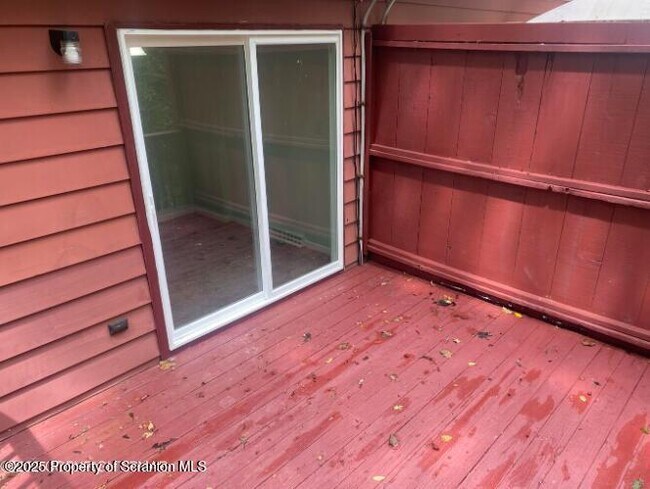Building Photo - 1273 Chateau Dr