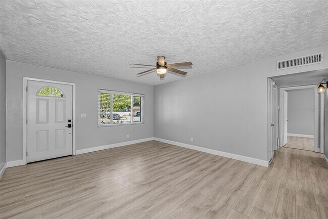 Building Photo - 839 13th Ave SW