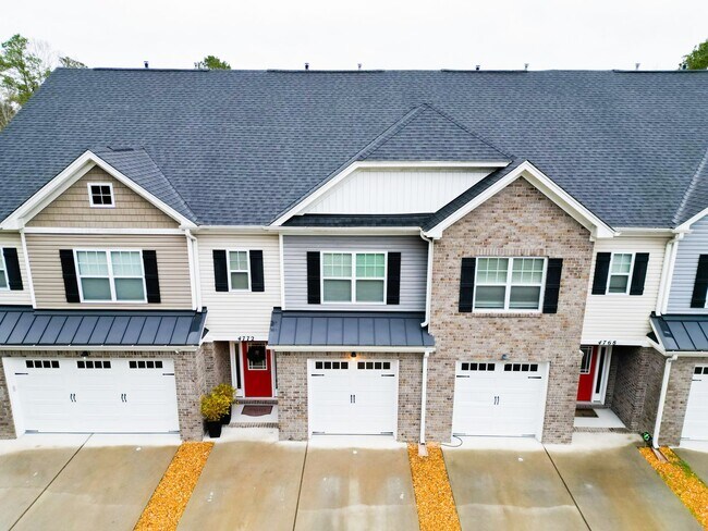 Building Photo - Luxury Townhome for Rent near Regent!