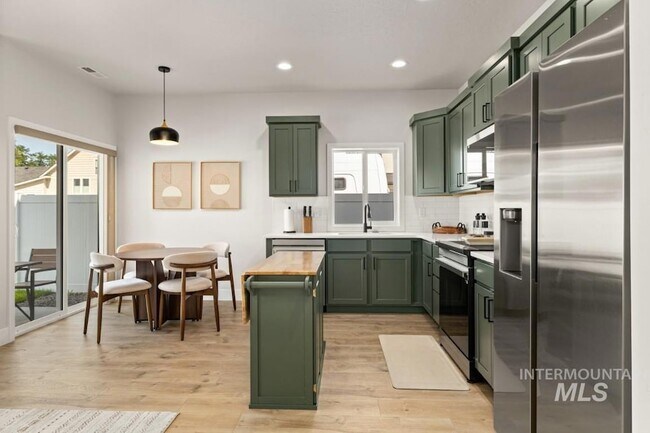 Building Photo - 10494 W Shields Ave