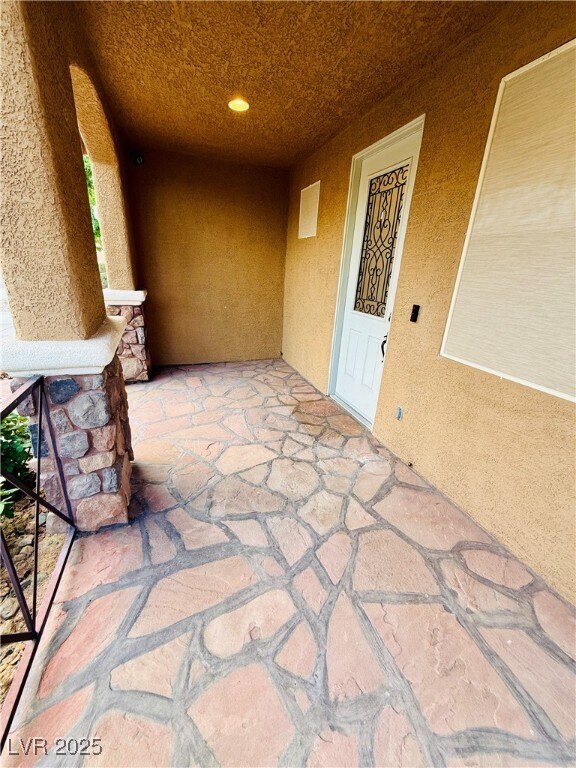Building Photo - 777 Valley Rise Dr