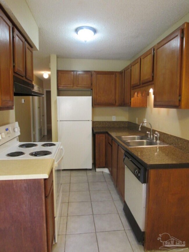 Building Photo - 3318 Pine Forest Rd