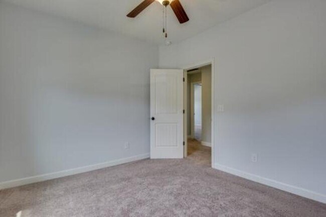 Building Photo - 171 Radcliff Dr