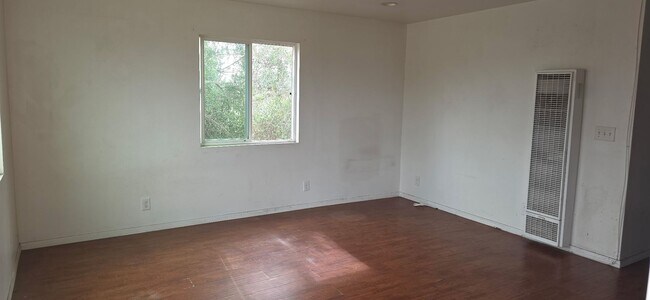 Building Photo - 1120-1122 W 93rd St