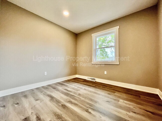 Building Photo - 818 Delray Ave SE