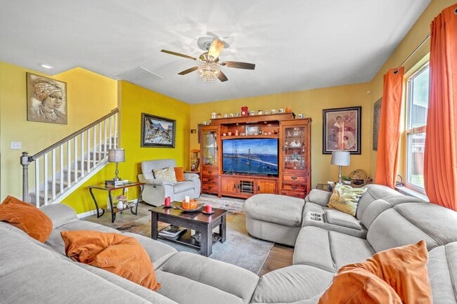 Building Photo - 6 Bedroom, 4.5 Bathroom Home in Cane Bay - Summerville