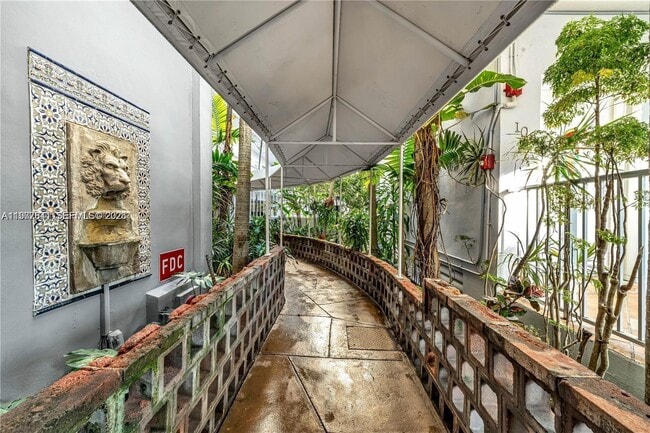 Building Photo - 650 Coral Wy