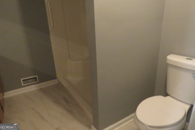 Building Photo - 1105 Hampton Rd