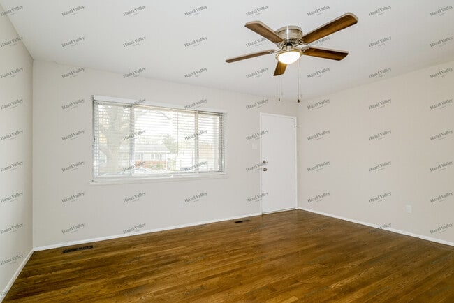 Building Photo - 6714 Village Square Dr