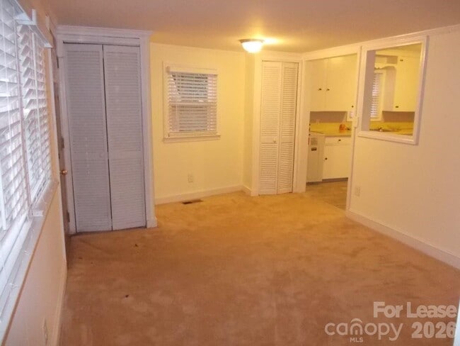 Building Photo - 2746 Dogwood Ave