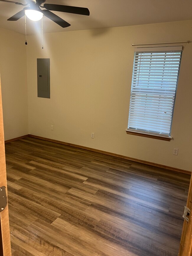 Building Photo - 1006 Aspen Ct