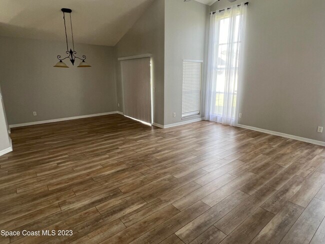 Building Photo - 1212 Foxridge Pl