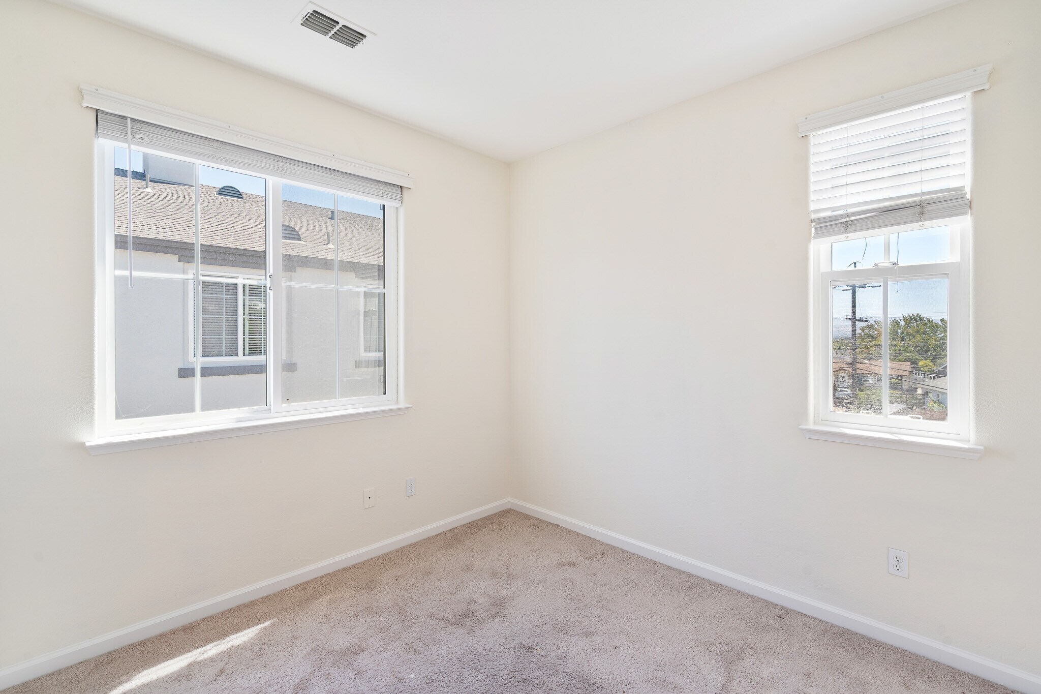 Building Photo - 7981 Bellina St