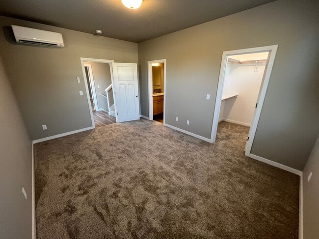 Building Photo - NEW 4 Bedroom / 4.5 Bath Townhome. A/C in every bedroom