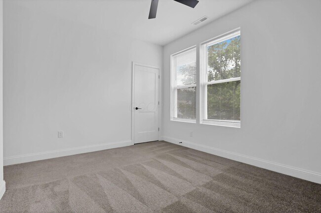 Building Photo - 901 Miller Ave