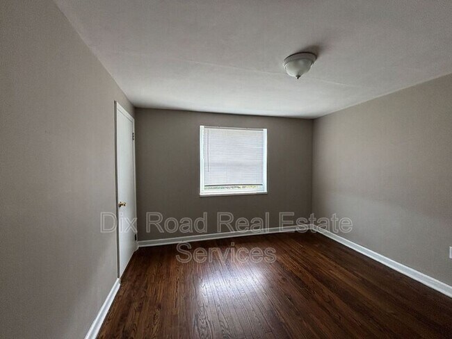 Building Photo - 237 Ryburn Ave