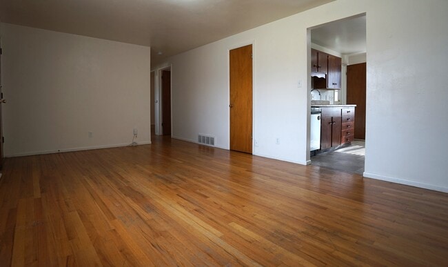 Building Photo - 2500 Westchester Dr