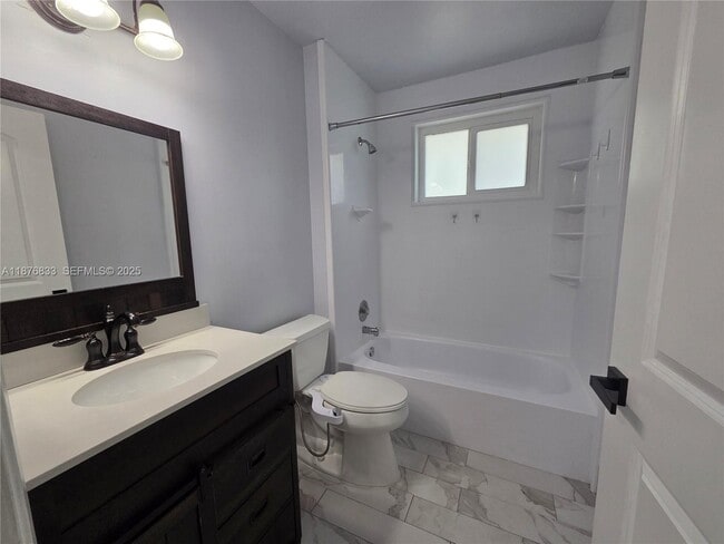 Building Photo - 15798 Woodgate Ct