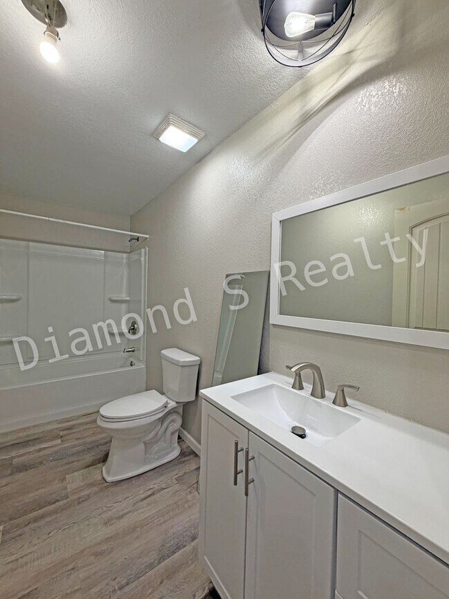 Building Photo - Charming 3 Bedroom Home with HUGE Shop!