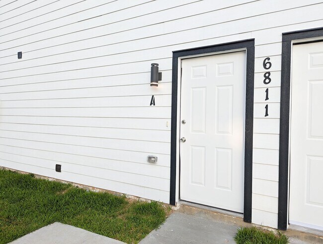 Primary Photo - 6811 Glass St