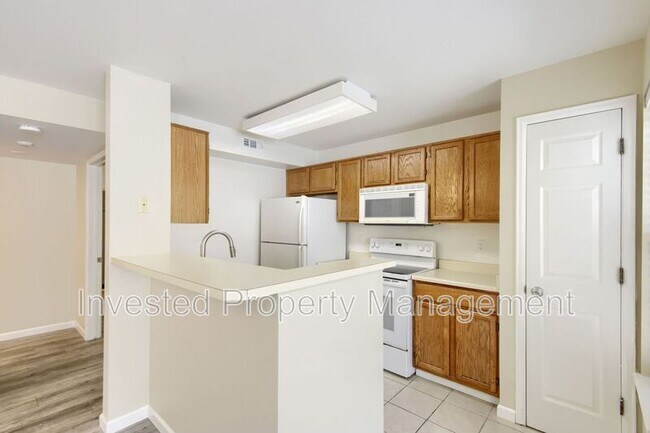 Building Photo - 6755 S Ivy St
