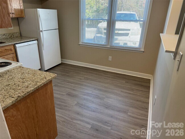 Building Photo - 799 Cherry St