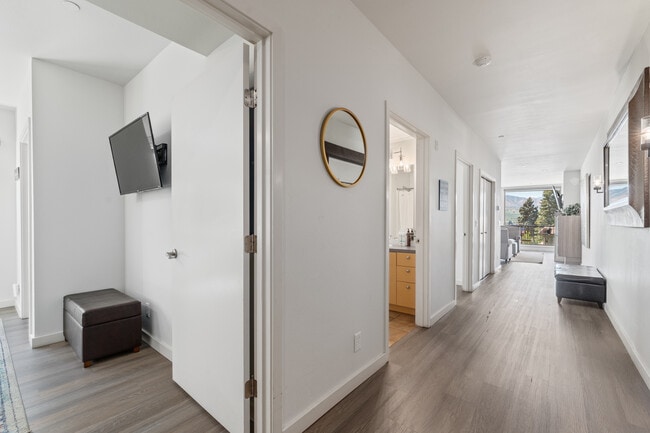 Building Photo - 2220 W Woodin Ave