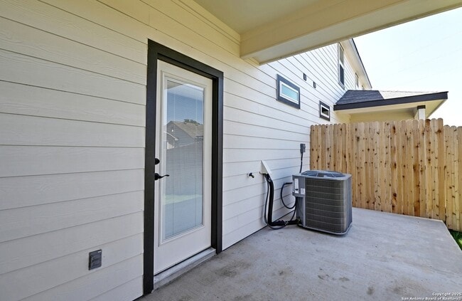 Building Photo - 11323 Clearmine St