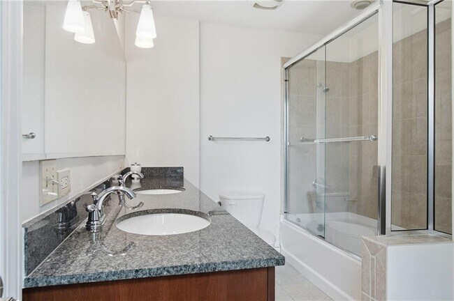 Building Photo - 44 Peachtree Pl NE