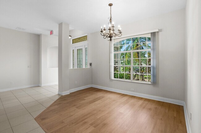 Building Photo - 1092 SW Majorca Ave