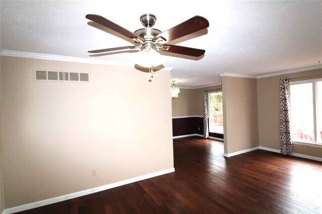 Building Photo - 736 Henry Ave