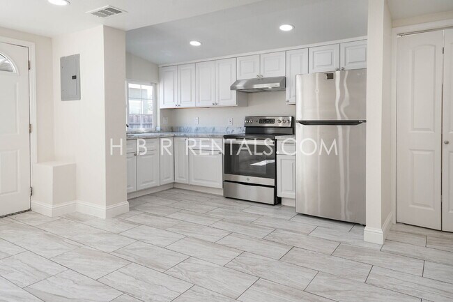 Building Photo - Charming house and Casita - 5-Bedroom Have...