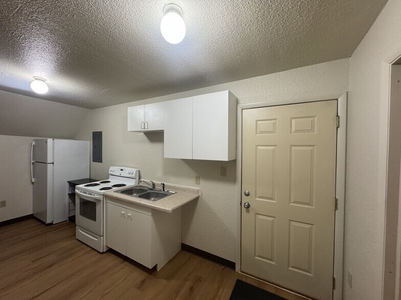 Building Photo - 321 Shelden Ave