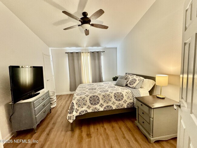 Building Photo - 6789 Roundleaf Dr