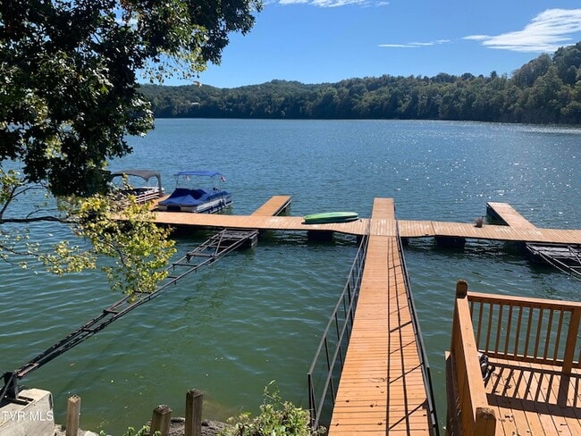 Building Photo - 15 Lake Village Ct